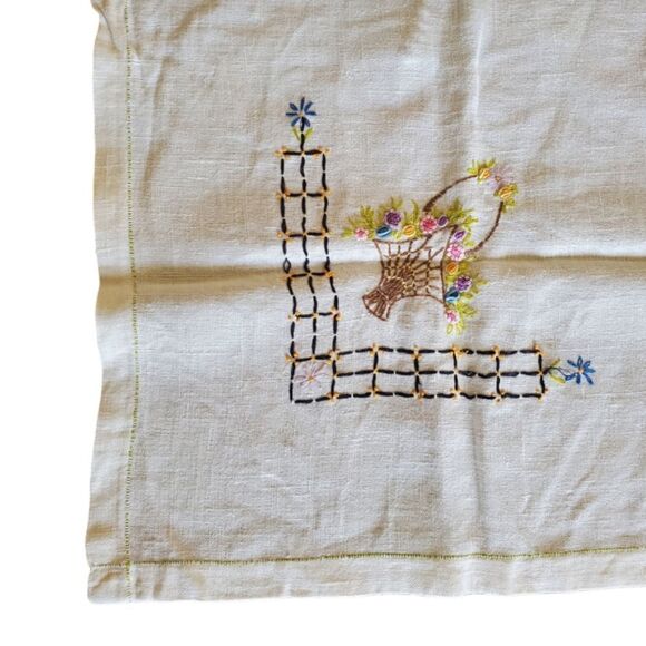 Vintage White Linen Hand Embroidered Floral Square Tablecloth 31" x 31" - Picture 3 of 5